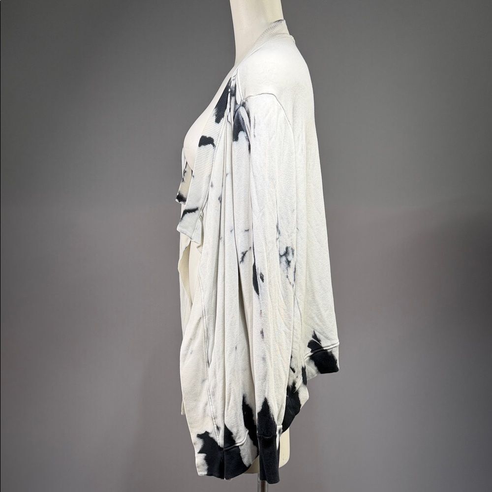 LAmade Monochrome Tie-Dye Sweater (R10) - Picture 6 of 8